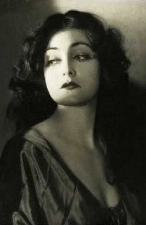 Poster for Clothes Make the Woman