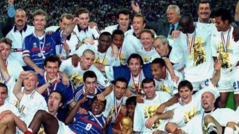 Backdrop from Les yeux dans les Bleus