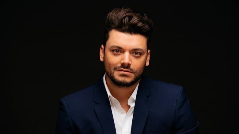 Кадр із фільму «Kev Adams, le gala : Montreux fête ses 30 ans»