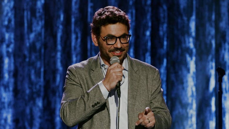 Кадр із фільму «Al Madrigal: Shrimpin' Ain't Easy»