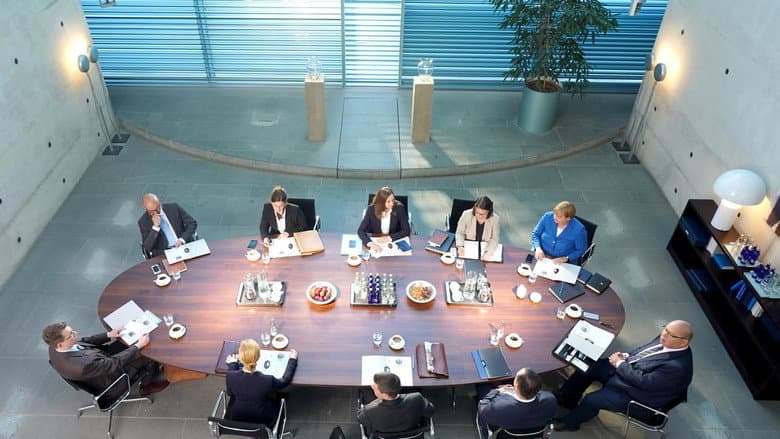 Backdrop from Stunden der Entscheidung: Angela Merkel und die Flüchtlinge