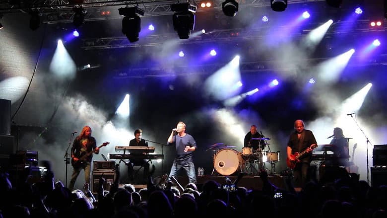 Кадр із фільму «Yö - Kiitos ja kunnia - Live - Hartwall Areena 10-12-2011»