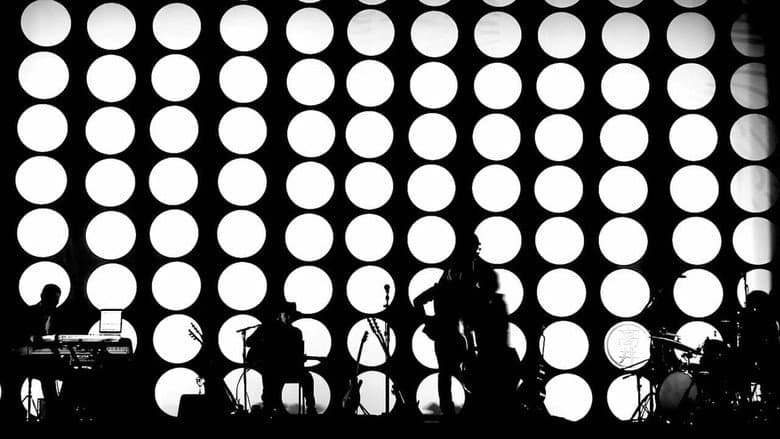 Backdrop from Fernanda Takai: Luz Negra