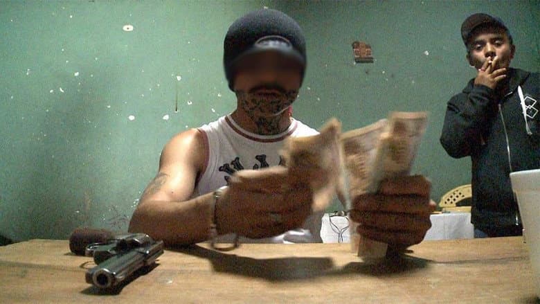 Кадр із фільму «Maras : au coeur du gang le plus violent de la planète»