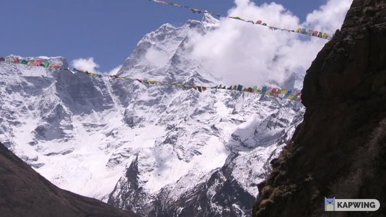 Backdrop from Un nuage sur le toit du monde