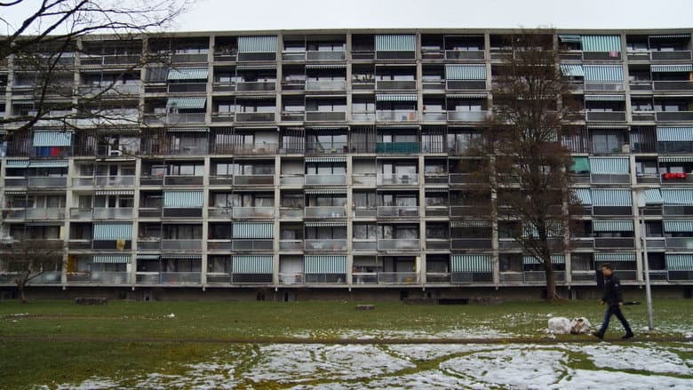 Backdrop from Gyrischachen - von Sünden, Sofas und Cervelats