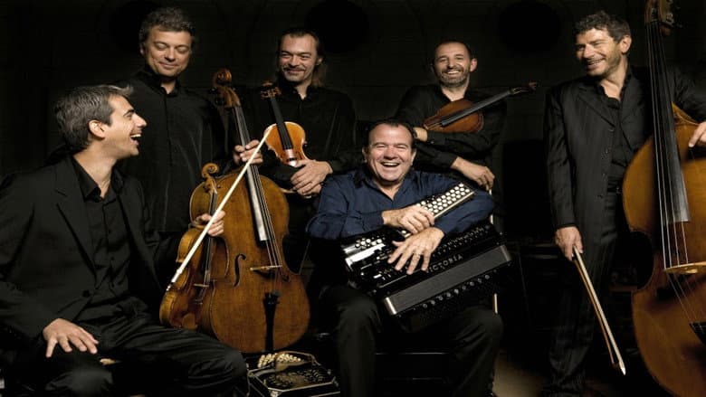 Backdrop from Richard Galliano plays Bach. Live at Nancy Jazz Pulsations