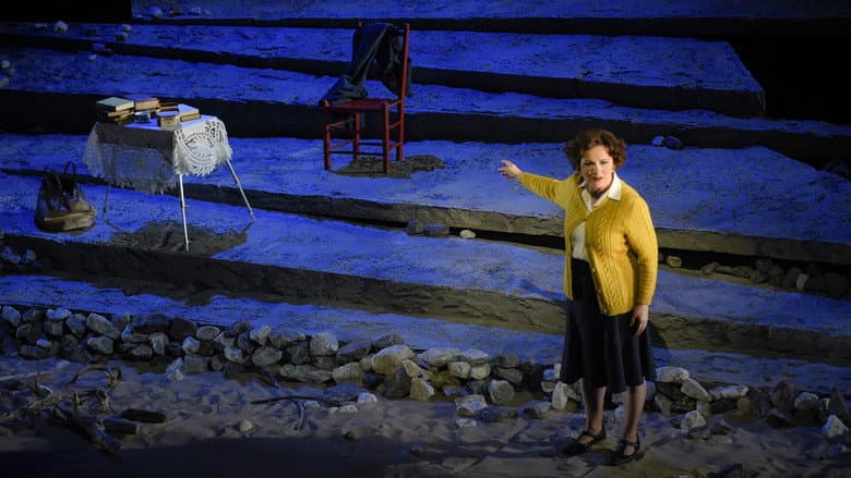 Backdrop from La détresse et l'enchantement