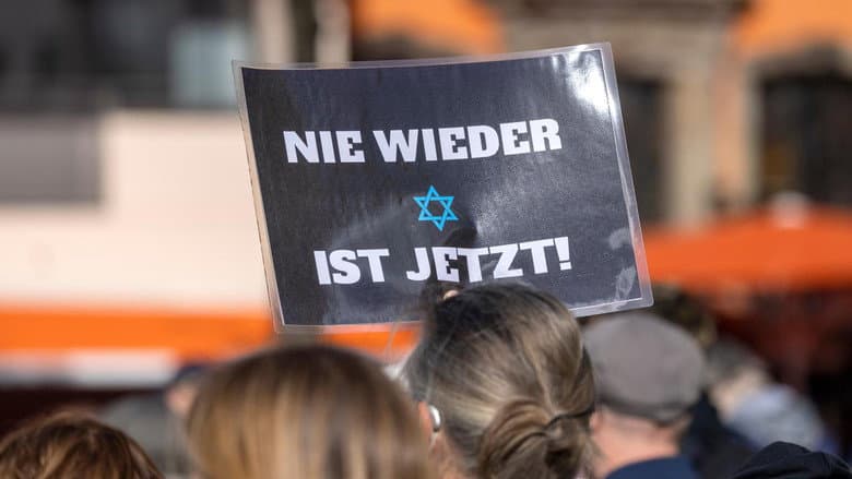 Backdrop from Warum Judenhass? Antisemitismus in Deutschland