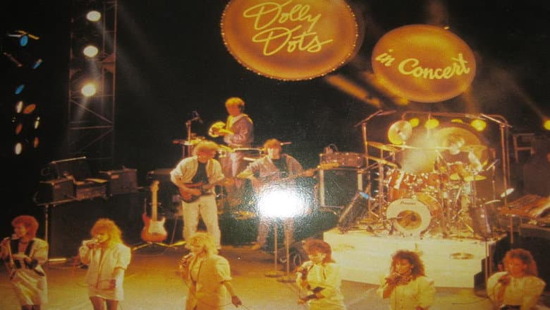 Backdrop from Dolly Dots - Live in Carre