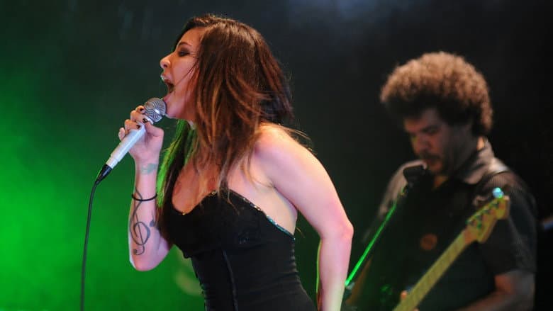 Backdrop from Pitty: A Trupe Delirante no Circo Voador