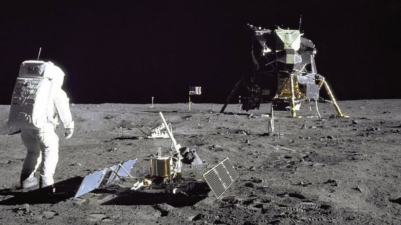 Backdrop from Moon Landing Live