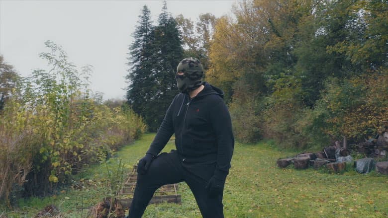 Backdrop from La drogue est dans le pré