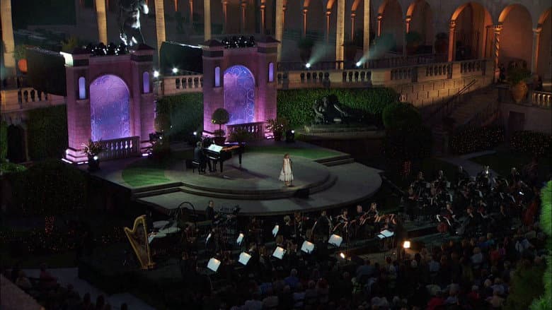 Кадр із фільму «Jackie Evancho: Dream With Me in Concert»