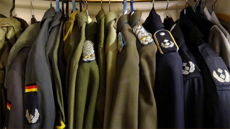 Backdrop from Das Ende der NVA - Wie die Bundeswehr die DDR Volksarmee übernahm