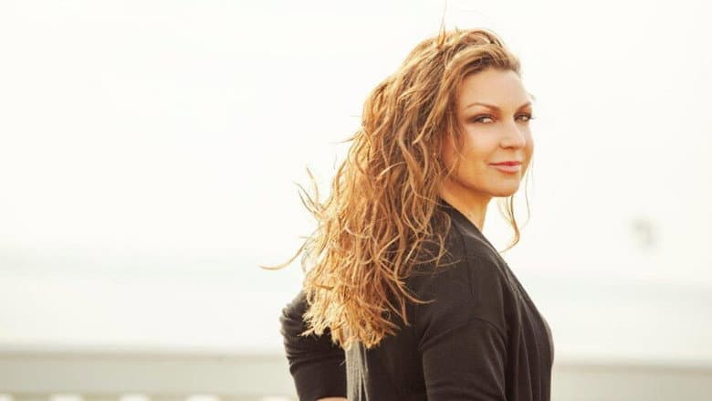 Backdrop from Niña Pastori: Every Cloud Has A Silver Lining