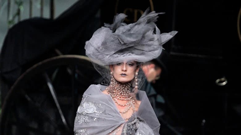 Кадр із фільму «The Secret World of Haute Couture»
