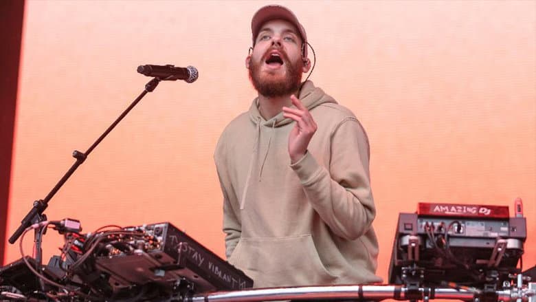Backdrop from San Holo: Lollapalooza Brasil 2025