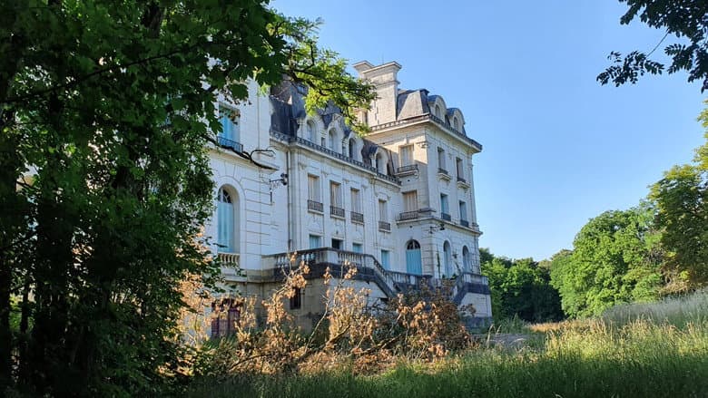 Backdrop from Le manoir a des yeux