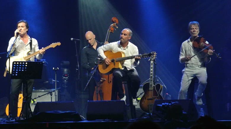 Backdrop from Thomas Dutronc et les esprits manouches