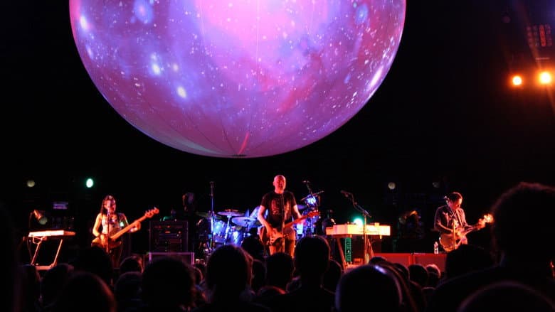 Кадр із фільму «The Smashing Pumpkins Oceania: Live in NYC»