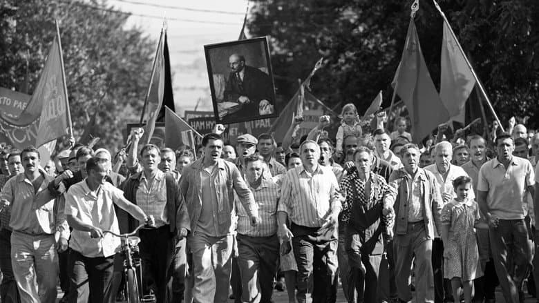 Кадр із фільму «Дорогі товариші!»