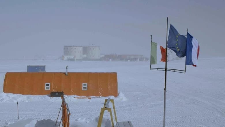 Backdrop from Les conquérants des pôles