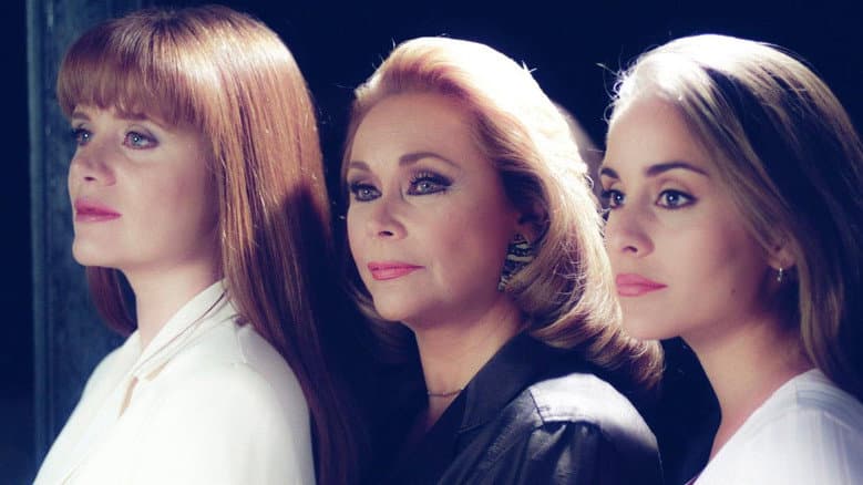 Backdrop from Tres Mujeres