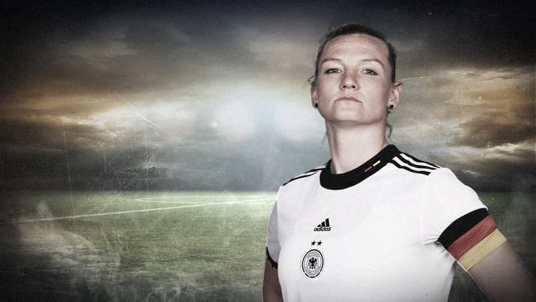Backdrop from Alexandra Popp – Das Comeback der Kapitänin