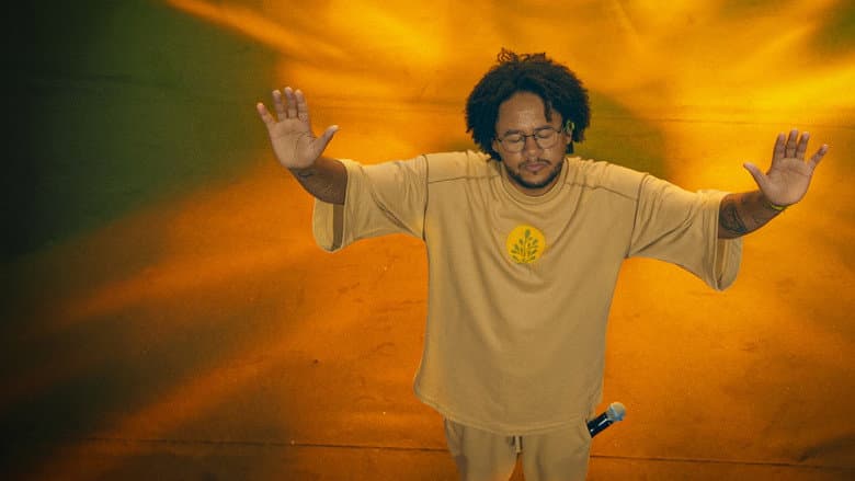 Backdrop from Emicida: AmarElo – Ao Vivo