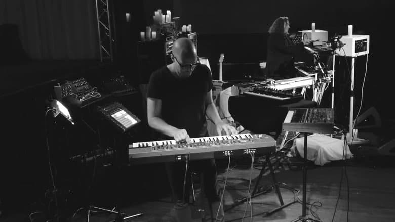 Кадр із фільму «Schiller - Schiller x Quaeschning - Behind closed doors II - Dem Himmel so nah»