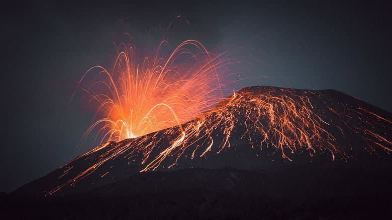 Backdrop from Les volcans tueurs : le pays aux 127 volcans