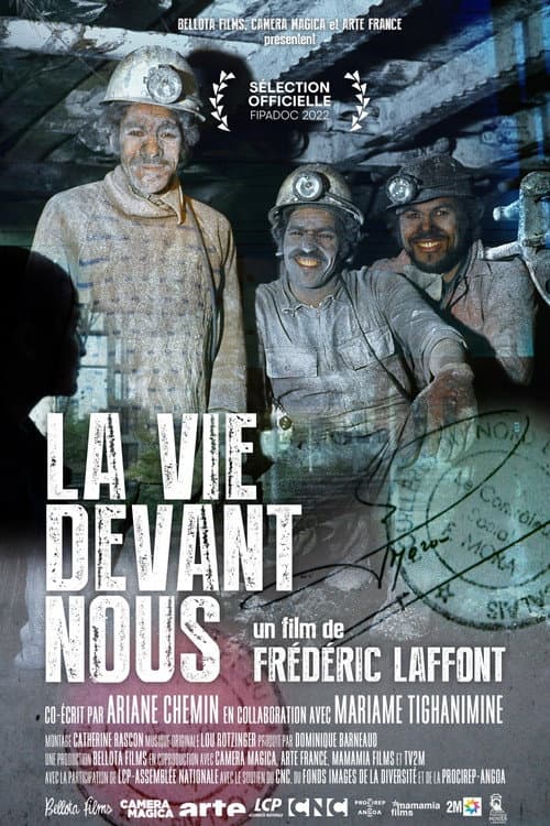 Poster for La vie devant nous