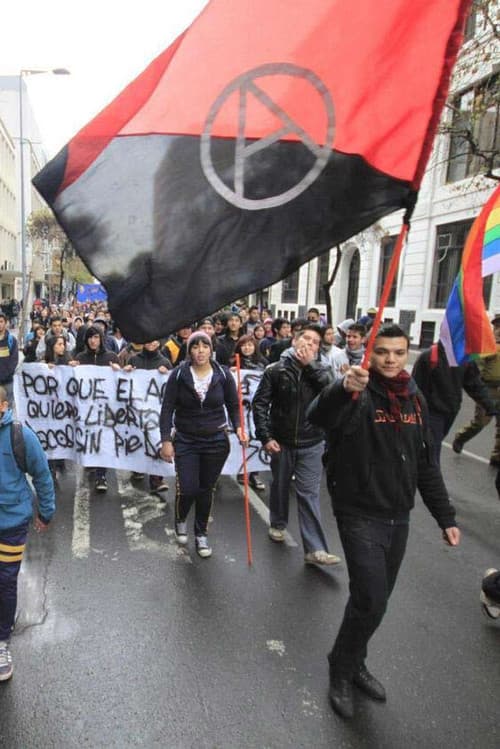 Poster for Evade: Inside Chile's Anti-Capitalist Uprising