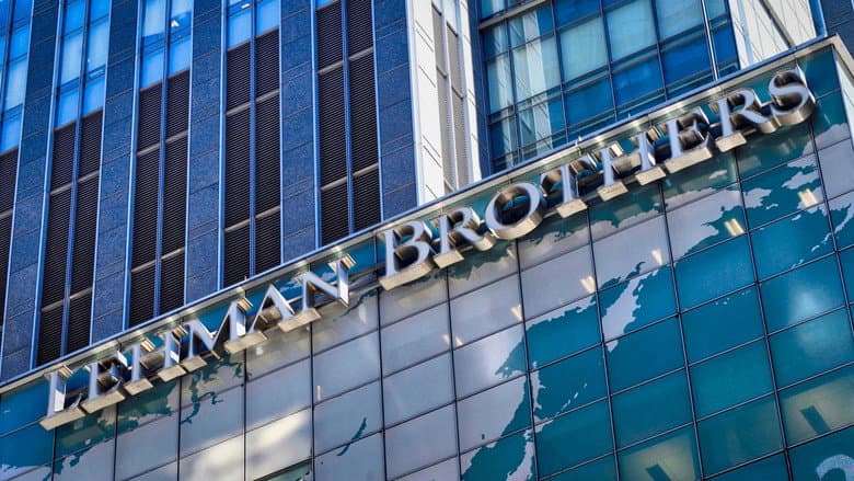 Backdrop from Lehman Brothers: la crisis que pagamos todos