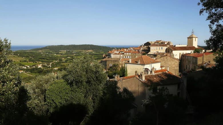 Backdrop from Crime à Ramatuelle