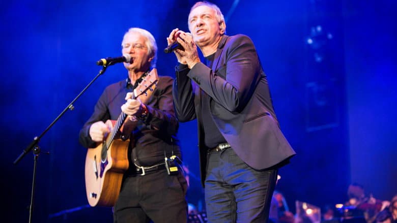 Backdrop from Oliver Onions: Reunion Live Budapest