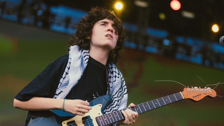Backdrop from Sophia Chablau e Uma Enorme Perda De Tempo: Lollapalooza Brasil 2025
